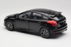 Ford Focus ST Mk2 Panther Black Metallic Minichamps 1:18 110082000 Metall - pilt 7/8