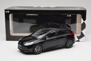 Ford Focus ST Mk2 Panther Black Metallic Minichamps 1:18 110082000 Metall - pilt 8/8