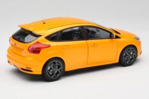Ford Focus ST Mk2 Tangerine Scream Minichamps 1:18 110082005 Metall - pilt 3/8