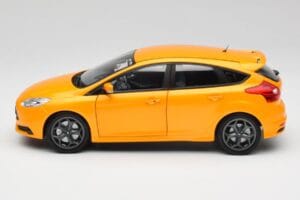 Ford Focus ST Mk2 Tangerine Scream Minichamps 1:18 110082005 Metall - pilt 4/8