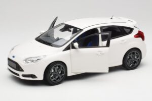 Ford Focus ST Mk2 Valge Minichamps 1:18 110082004 Metall - pilt 2/8