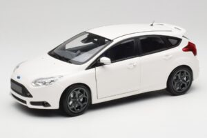 Ford Focus ST Mk2 Valge Minichamps 1:18 110082004 Metall