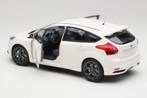 Ford Focus ST Mk2 Valge Minichamps 1:18 110082004 Metall - pilt 5/8