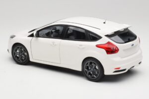 Ford Focus ST Mk2 Valge Minichamps 1:18 110082004 Metall - pilt 7/8