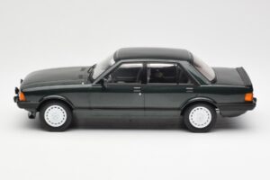 Ford Granada Mk2 2.8 Injection Tumeiroheline MCG 1:18 MCG18263 Metall - pilt 3/6