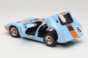Ford GT40 Gulf #6 J. Ickx / J. Oliver 24 Hours of Le Mans 1969 Eagles Race 1:18 300600 Metall - pilt 5/8