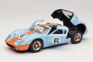 Ford GT40 Gulf #6 J. Ickx / J. Oliver 24 Hours of Le Mans 1969 Revell 1:18 48824 Metall - pilt 2/8