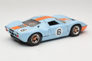 Ford GT40 Gulf #6 J. Ickx / J. Oliver 24 Hours of Le Mans 1969 Revell 1:18 48824 Metall - pilt 3/8