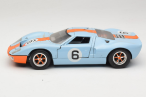 Ford GT40 Gulf #6 J. Ickx / J. Oliver 24 Hours of Le Mans 1969 Revell 1:18 48824 Metall - pilt 4/8