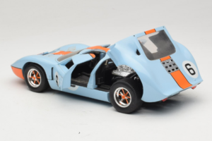 Ford GT40 Gulf #6 J. Ickx / J. Oliver 24 Hours of Le Mans 1969 Revell 1:18 48824 Metall - pilt 5/8