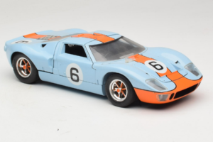 Ford GT40 Gulf #6 J. Ickx / J. Oliver 24 Hours of Le Mans 1969 Revell 1:18 48824 Metall - pilt 6/8