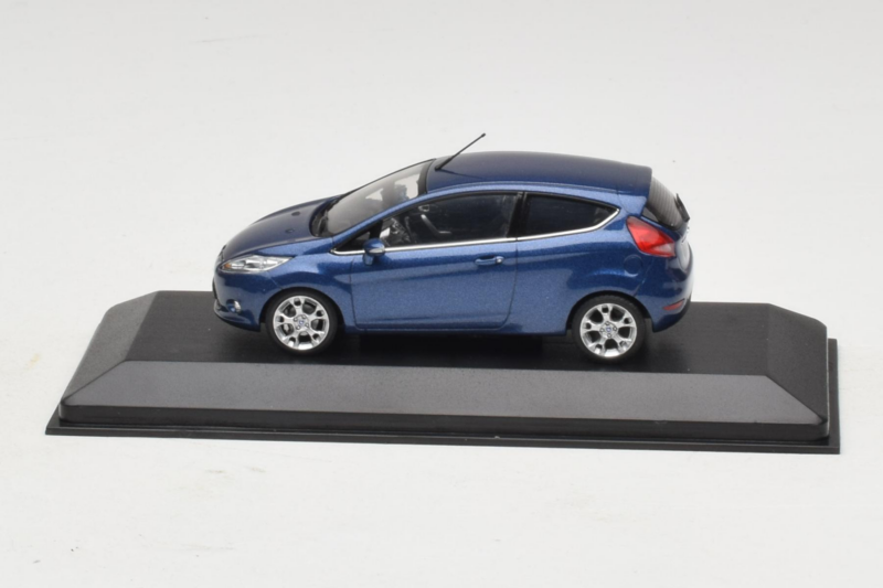 Ford Ka Dark Blue Metallic Minichamps 1:43 FORD004 Metall