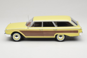 Ford Country Squire Kollane MCG 1:18 MCG18048 Metall - pilt 3/6