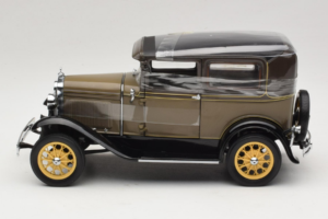 Ford Model A Tudor Chicle Drab Motor City 1:18 41003 Metall - pilt 3/6