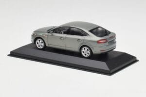 Ford Mondeo Mk3 Sedan Hall Metallic Minichamps 1:43 IND403086003 Metall - pilt 3/4