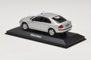 Ford Mondeo Mk3 Sedaan Hõbedane Minichamps 1:43 MONDEO005 Metall - pilt 3/4