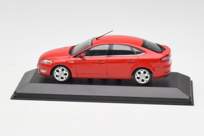 Ford Mondeo Mk4 Colorado Punane Minichamps 1:43 MONDEO001 Metall