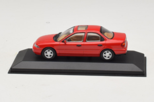 Ford Mondeo Mk1 Sedaan Punane Minichamps 1:43 082000 Metall