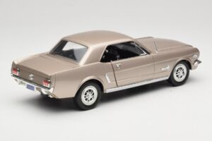 Ford Mustang 1964 1/2 Hõbedane Mira 1:18 6127 Metall - pilt 3/8