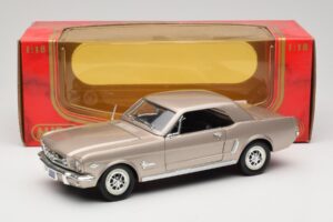 Ford Mustang 1964 1/2 Hõbedane Mira 1:18 6127 Metall - pilt 8/8