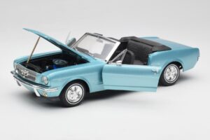 Ford Mustang Kabriolett Arcadian Blue Revell 1:18 8832-F1 Metall - pilt 2/8