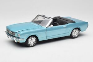 Ford Mustang Kabriolett Arcadian Blue Revell 1:18 8832-F1 Metall