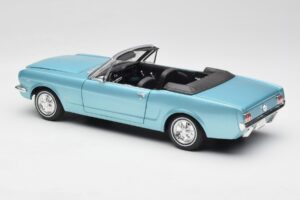 Ford Mustang Kabriolett Arcadian Blue Revell 1:18 8832-F1 Metall - pilt 7/8