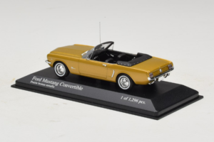 Ford Mustang Kabriolett Kuldne Minichamps 1:43 400082432 Metall - pilt 3/4
