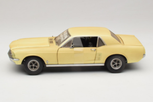 Ford Mustang Coupe Kollane The Walking Dead Greenlight 1:18 12958 Metall - pilt 4/8