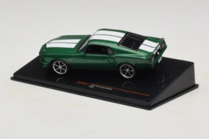 Ford Mustang Custom Roheline IXO 1:43 CLC530N Metall - pilt 3/4