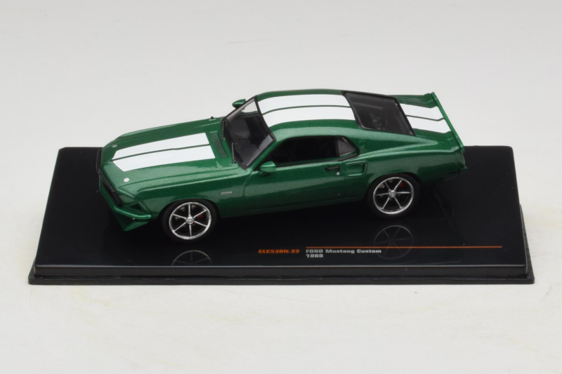 Ford Mustang Custom Roheline IXO 1:43 CLC530N Metall