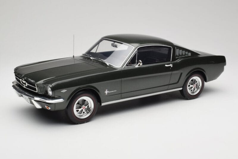 Ford Mustang Fastback Ivy Green Otto 1:12 G079 Vaik