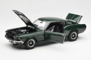 Ford Mustang GT Bullitt Roheline AUTOart 1:18 72812 Metall - pilt 2/8