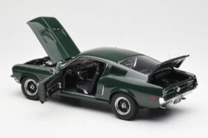 Ford Mustang GT Bullitt Roheline AUTOart 1:18 72812 Metall - pilt 5/8