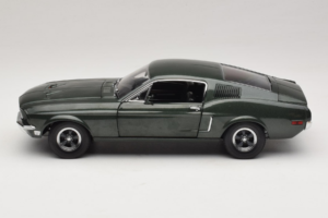 Ford Mustang GT Bullitt Steve McQueeni Kujukesega Greenlight 1:18 12885 Metall - pilt 4/8