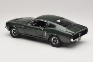 Ford Mustang GT Bullitt Steve McQueeni Kujukesega Greenlight 1:18 12885 Metall - pilt 7/8