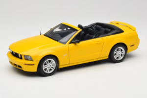 Ford Mustang GT S197 Kabriolett Screaming Yellow AUTOart 1:18 73062 Metall