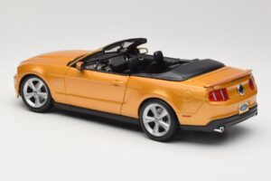 Ford Mustang GT S197 Kabriolett Kuldne Maisto 1:18 31158 Metall - pilt 6/7