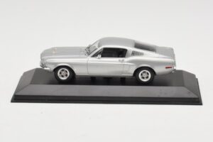 Ford Mustang GT Hõbedane Minichamps 1:43 FORD001 Metall