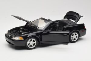 Ford Mustang GT SN95 Kabriolett Must Maisto 1:18 50328 Metall - pilt 2/8