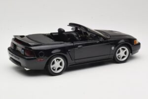 Ford Mustang GT SN95 Kabriolett Must Maisto 1:18 50328 Metall - pilt 3/8