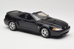 Ford Mustang GT SN95 Kabriolett Must Maisto 1:18 50328 Metall - pilt 6/8