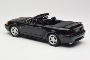 Ford Mustang GT SN95 Kabriolett Must Maisto 1:18 50328 Metall - pilt 7/8
