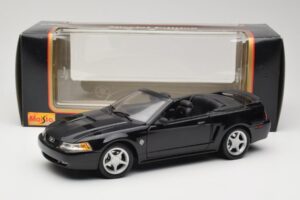 Ford Mustang GT SN95 Kabriolett Must Maisto 1:18 50328 Metall - pilt 8/8