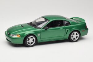 Ford Mustang GT SN95 Roheline Maisto 1:18 50326 Metall
