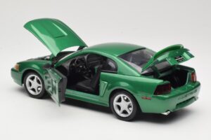Ford Mustang GT SN95 Roheline Maisto 1:18 50326 Metall - pilt 5/8