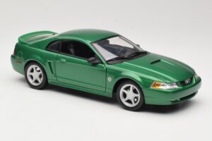 Ford Mustang GT SN95 Roheline Maisto 1:18 50326 Metall - pilt 6/8