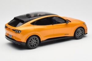 Ford Mustang Mach-E GT Performance Cyber Oranž Otto 1:18 OT983 Vaik - pilt 2/6