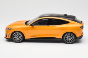 Ford Mustang Mach-E GT Performance Cyber Oranž Otto 1:18 OT983 Vaik - pilt 3/6