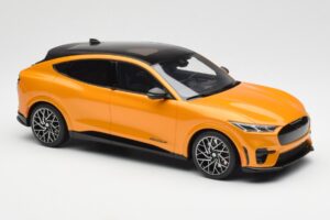 Ford Mustang Mach-E GT Performance Cyber Oranž Otto 1:18 OT983 Vaik - pilt 4/6